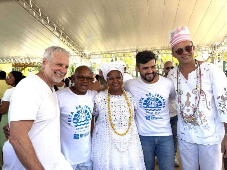 FESTAS DE IEMANJÁ EM ILHÉUS: VÁRIAS OFERENDAS, DIVERSOS TERREIROS, UMA SÓ ENTIDADE