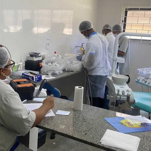 MUTIRÃO DE SAÚDE BUCAL EM ILHÉUS OFERECE PRÓTESES DENTÁRIAS GRATUITAS A 45 PESSOAS